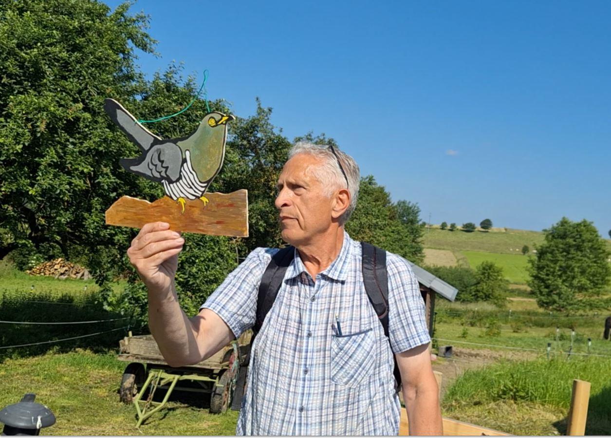 Dietmar Sanner mit seinem Kuckuckbild
